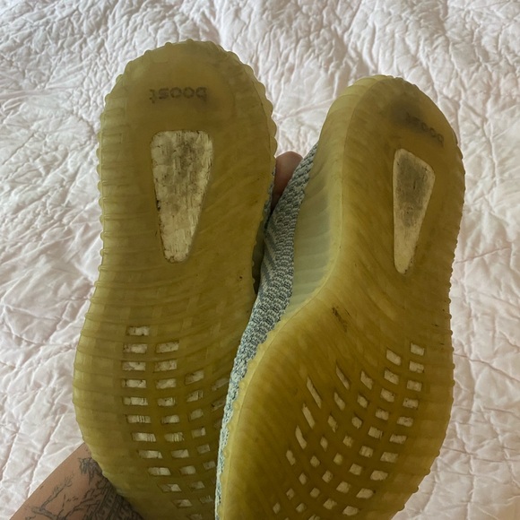 Used yeezys - Picture 2 of 2